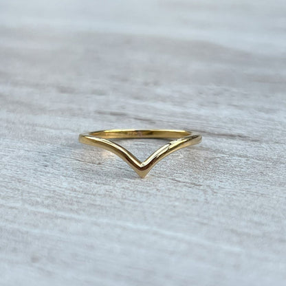 gold V-shaped stackable ring front