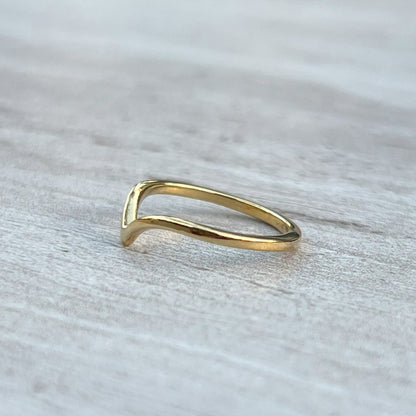 gold V-shaped stackable ring side